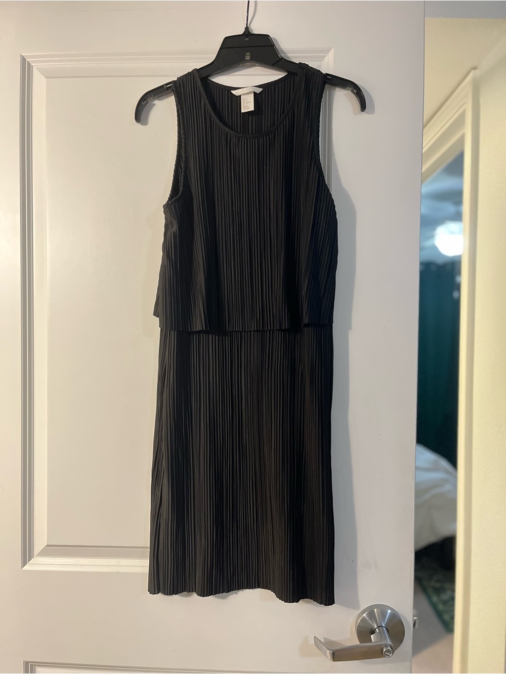 H&M Black Sleeveless Pleated Layered Midi Dress